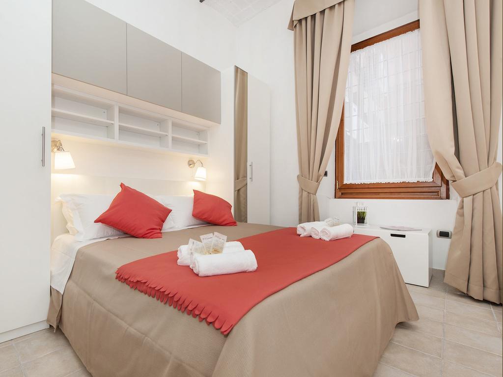 Coral Flat Colosseo Rome Room photo